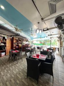 Restavracija oz. druge možnosti za prehrano v nastanitvi Ice Bear Bar & Tourist Inn