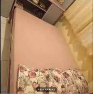 a bed in a room with a remote control at Casa completa em união da vitória PR in União da Vitória