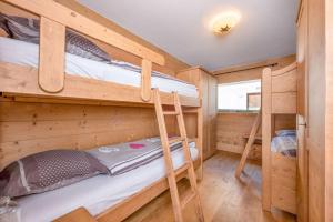 Giường trong phòng chung tại Bellathos