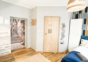a room with a bed and a door to a hallway at Apartament Kameralny 13 in Gdańsk