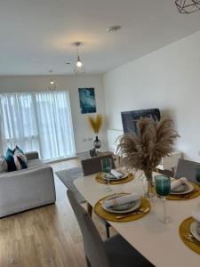 a living room with two tables and a couch at Contemporary Urban Retreat, 2-Bedroom Haven by London City Airport in London