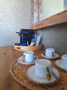 Comodidades para preparar café e chá em Casatua Pousada