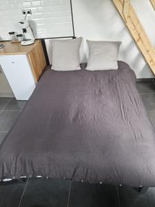 Katil atau katil-katil dalam bilik di Maisonnette à 200m de la plage avec parking gratuit et terrasse