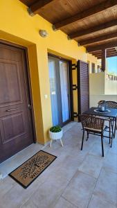 Patio nebo venkovní prostory v ubytování Gardenia - Morfi Village with pool