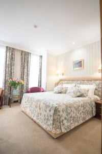 Postel nebo postele na pokoji v ubytování Swiss Hotel