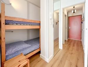 Posteľ alebo postele v izbe v ubytovaní Joli appartement avec vue imprenable sur la baie des Sables - 4 pers