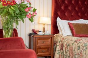 Postel nebo postele na pokoji v ubytování Swiss Hotel