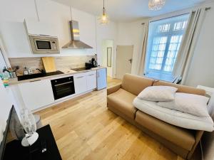 A kitchen or kitchenette at Le François 1er - Studio entre Loire et Château Royal - Manoir de la Concorde