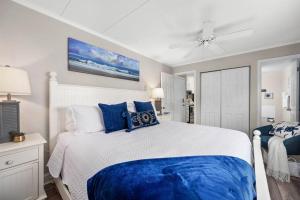 Postel nebo postele na pokoji v ubytování Exquisite Ocean View Condo with Pool + 32 fotografií