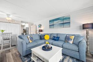 Posezení v ubytování Exquisite Ocean View Condo with Pool