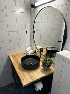 a bathroom with a black sink and a mirror at A Place To Stay Stavanger, apartment 4 in Stavanger