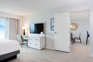 TV a/nebo společenská místnost v ubytování Ocean Place Resort & Spa