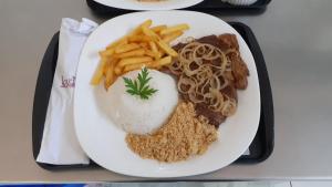 Makanan di atau berdekatan hotel cinta +6 gambar