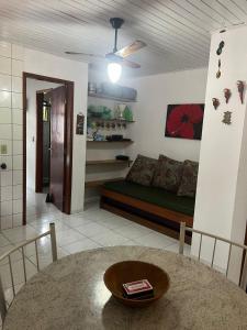 a living room with a couch and a table at Residencial Marémansa pousada apto 01 in Governador Celso Ramos