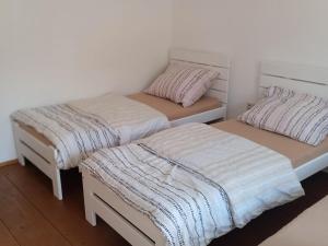 Postel nebo postele na pokoji v ubytování Chalupa Na Polní