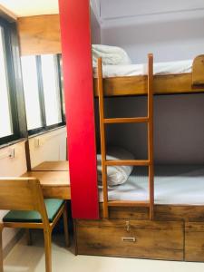 Postel nebo postele na pokoji v ubytování Everest Stays Rooms and Dormitory