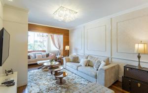 a living room with a couch and a table at LOCAR-IN GRAMADO - Boulevard in Gramado