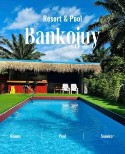 un cartel que dice "resort" y "pool bananship" en บ้านโกจุยรีสอร์ต, 