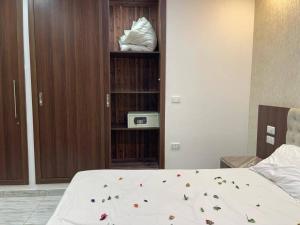 Postel nebo postele na pokoji v ubytování فندق ميراج باى