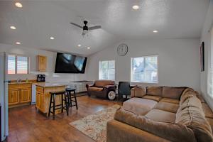 a living room with a couch and a kitchen at Couer d'Alene Charm in Coeur d'Alene