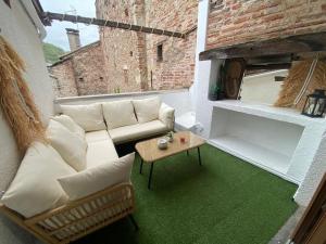 a living room with a couch and a table at Bel appartement cœur de ville avec terrasses in Cahors
