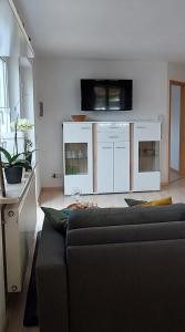 TV a/nebo společenská místnost v ubytování Ferienwohnung Mutz