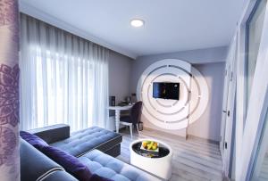 TV a/nebo společenská místnost v ubytování Demonti Hotel