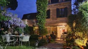 a table and chairs in the yard of a house at Madeleine Bergerac in Bergerac