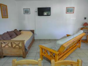a bedroom with two beds and a tv on the wall at Departamento San Luis 320 in General Roca