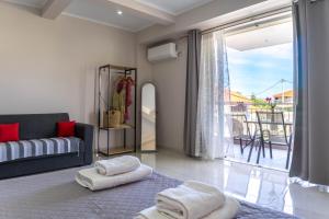 Posteľ alebo postele v izbe v ubytovaní Levanda Luxury Studios Apartments