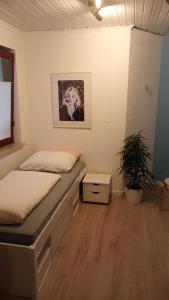 a bedroom with a bed and a plant in it at Apartment Messe Hannover in Garbsen