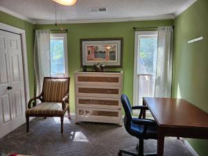 a room with a desk and a chair and a dresser at 6BR in Suburban area close to Freeway and Galeria in Memphis
