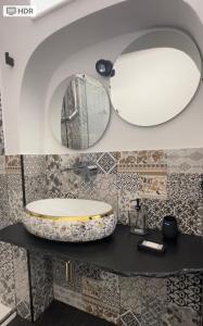 a bathroom with a sink and a mirror at Casa Vacanze Donna Sidora in Palermo