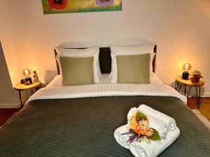 Ένα ή περισσότερα κρεβάτια σε δωμάτιο στο Luxury Suites Centrum by Rikas Hotels
