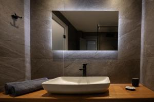 Baðherbergi á Nastram Suites Oia