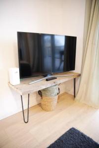 TV i/ili multimedijalni sistem u objektu Cosy Chalet Vue & Nature Durbuy