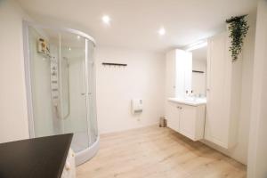 Kupatilo u objektu Cosy Chalet Vue & Nature Durbuy