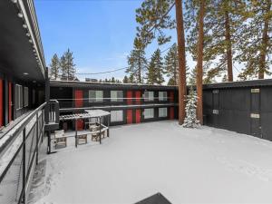 Balkón nebo terasa v ubytování Ambassador Lake Tahoe + 31 fotografií