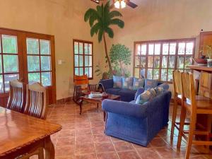 Seating area sa Casa Pastor Beautiful ocean views 3 bedroom house