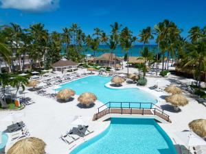 einen Luftblick auf ein Resort mit einem Pool in der Unterkunft Sunscape Coco Punta Cana - All Inclusive in Punta Cana