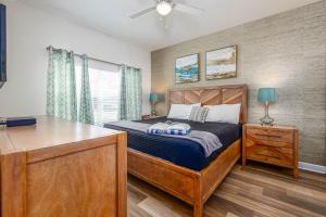 a bedroom with a bed and a dresser in it at MVP-4967WA SL townhouse in Kissimmee