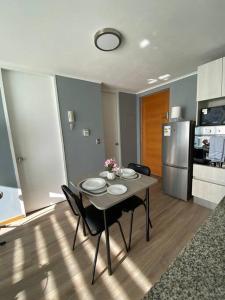 Una cocina o cocineta en Cómodo departamento céntrico 9 fotos más