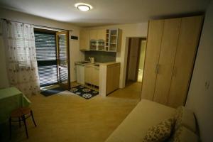 Η κουζίνα ή μικρή κουζίνα στο Garni Hotel Meduza