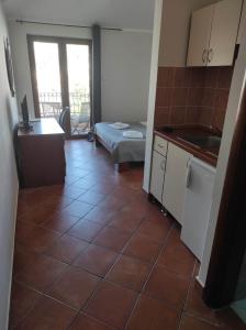 Η κουζίνα ή μικρή κουζίνα στο Garni Hotel Meduza