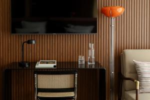 TV a/nebo společenská místnost v ubytování Artizan - Design Hotel