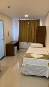 Lazzaru's Hotel tesisinde bir odada yatak veya yataklar