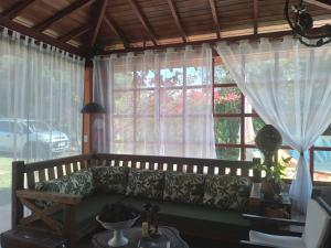 a living room with a couch in front of a window at casa rústica e aconchegante in Analândia