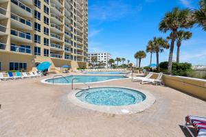 La pileta dentro o cerca de Emerald Isle Unit 903