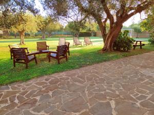 Ein Garten an der Unterkunft Nuraghe Bianco