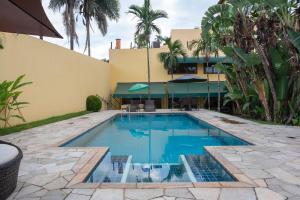 Bazén v ubytování Hotel Vila das Palmeiras nebo v jeho okolí